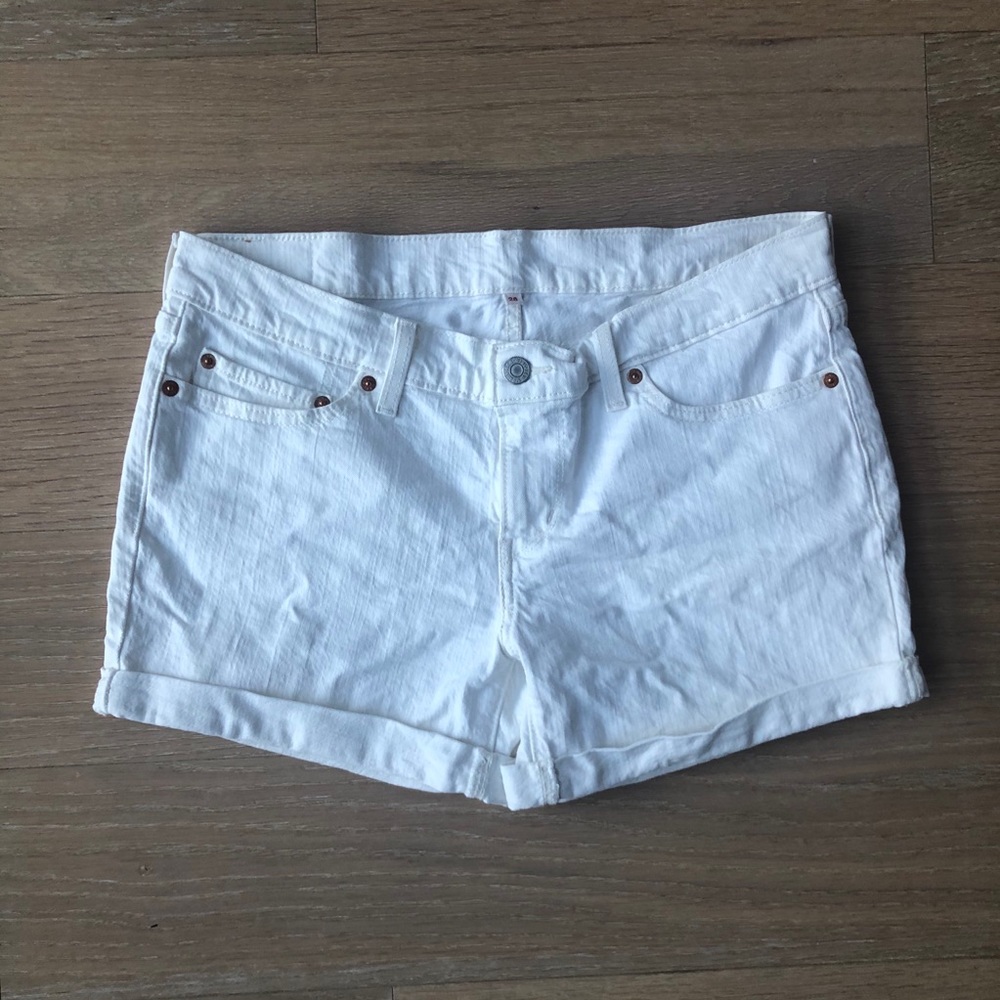 Levi’s Denim Shorts in Off White